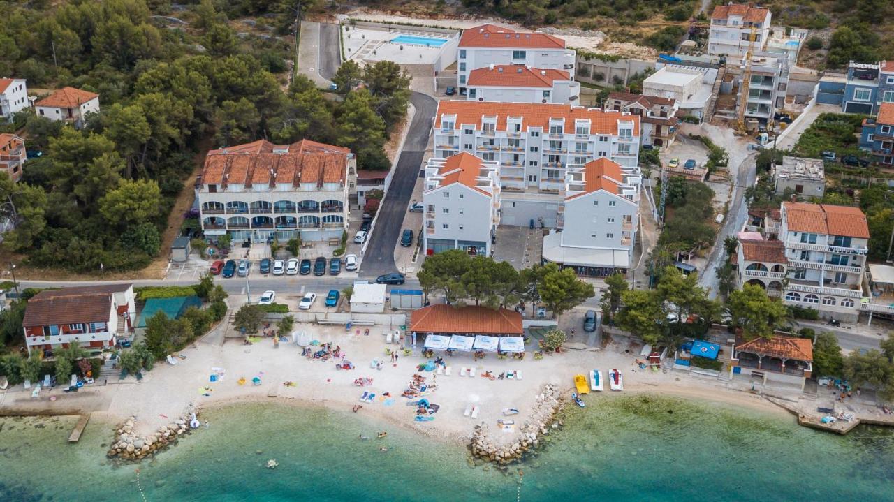 Aparthotel Malo Arbanija